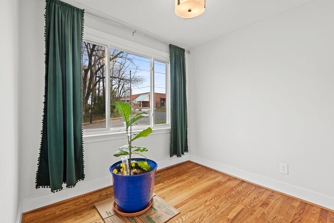 Building Photo - Gorgeous Home in Durham Near Downtown