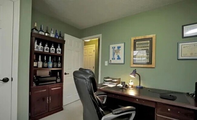 Building Photo - 4701 Shenandoah Dr