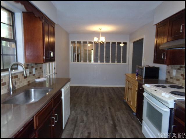 Building Photo - 8 Woodlore Cir