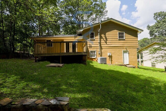Building Photo - Move in before October 15th and get $100 O...