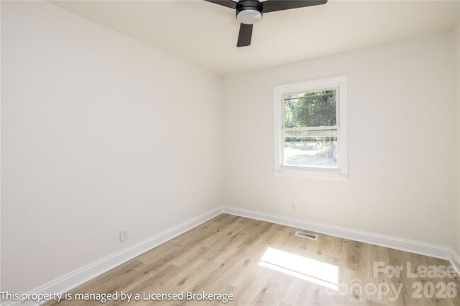 Building Photo - 409 Eastover Ave