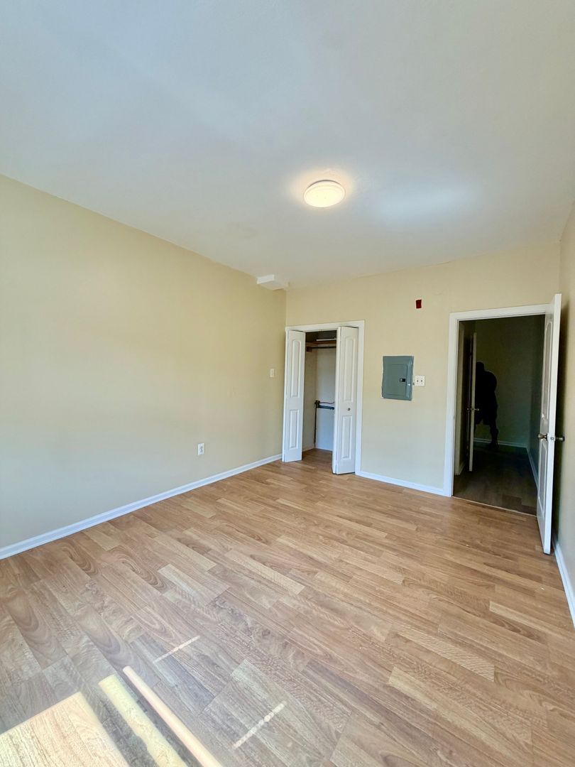 Building Photo - 2213 N 33rd St