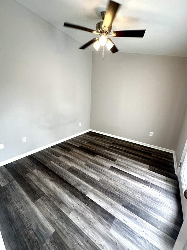 Building Photo - 1814 Fox Run Dr