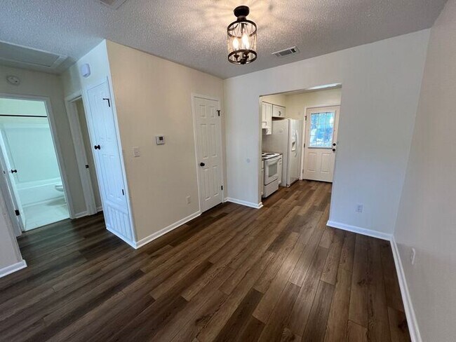 Building Photo - Pensacola - Northeast - 2 bedroom, 1 bathroom