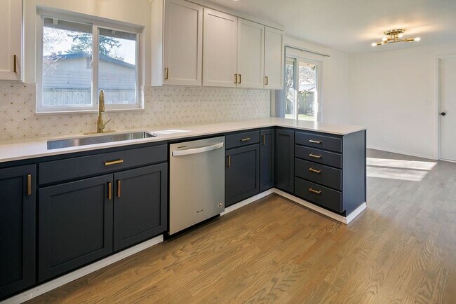 Building Photo - Adorable 3 bedroom Lynnwood rambler