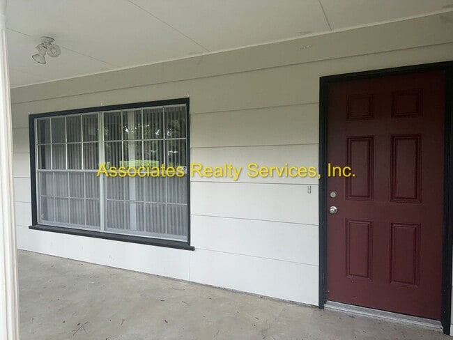 Building Photo - Three bedroom, two bath - 1720 Sq. ft., Acre lot