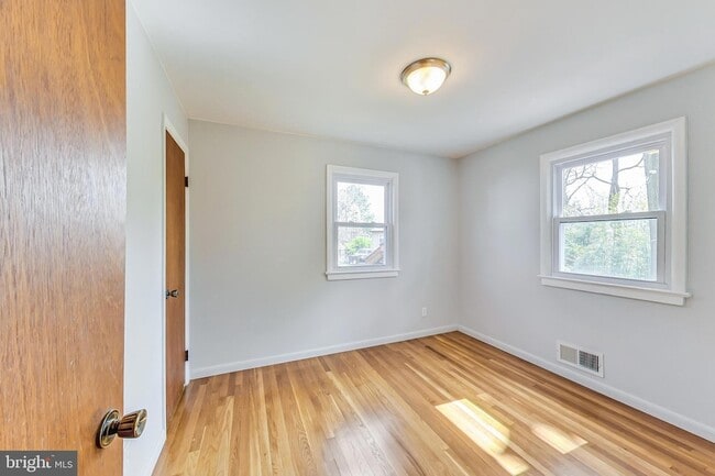 Building Photo - 9511 48th Ave