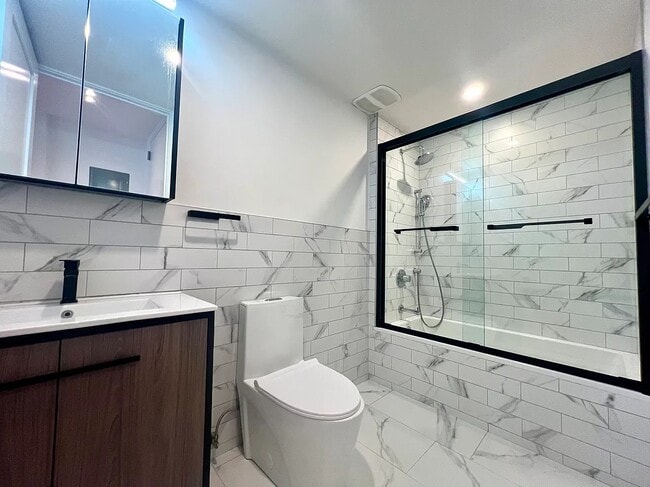 Building Photo - 22 Rogers Ave