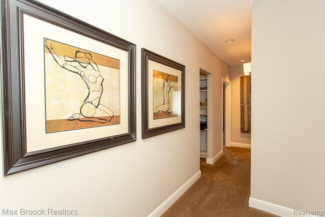 Building Photo - 25925 York Rd