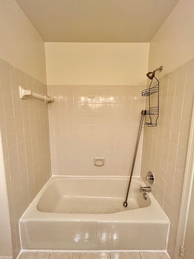 Building Photo - 10714 Kings Riding Way