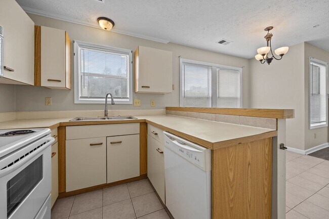 Building Photo - 962-6 Stewarts Creek Dr