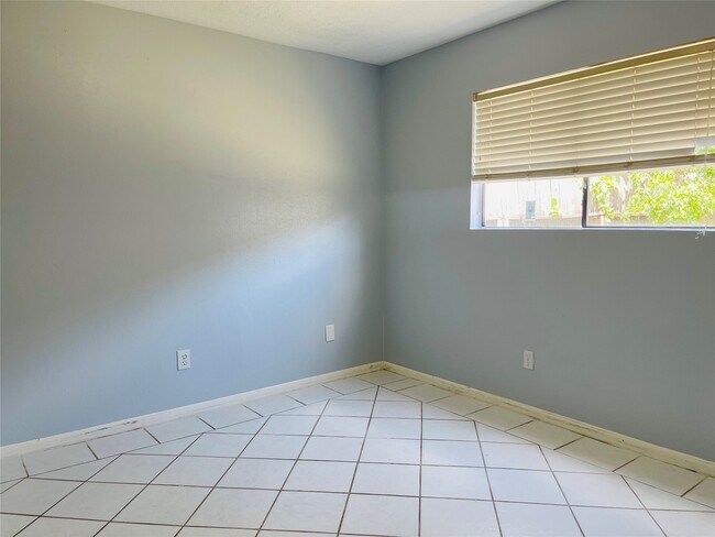 Building Photo - 6823 Songbrook Dr