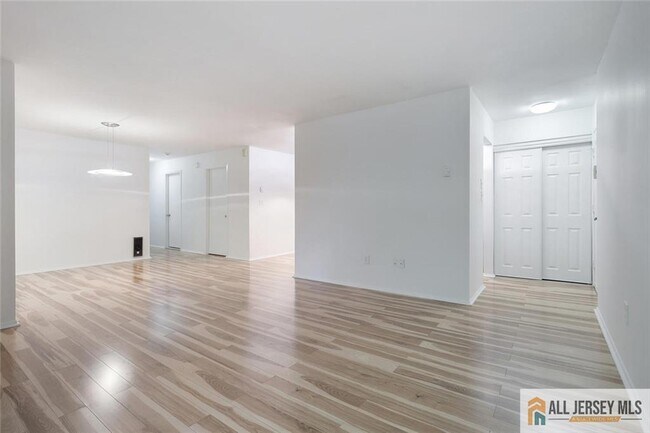 Building Photo - 174 Amberly Dr