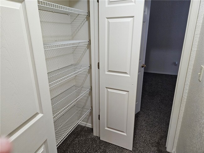 Building Photo - 813 Gemstone Ave