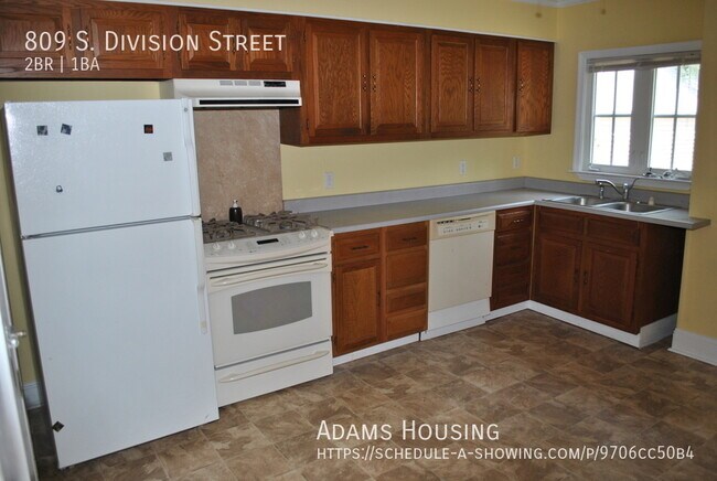 Building Photo - 809 S Division St