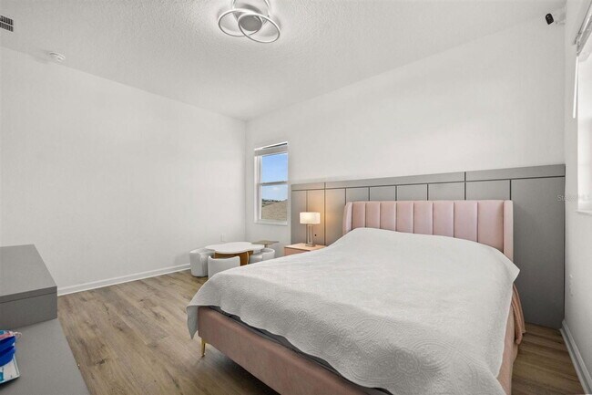 Building Photo - 11163 Great Rock St