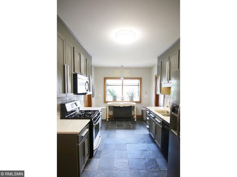 Building Photo - 3536 /3538 Girard Ave S