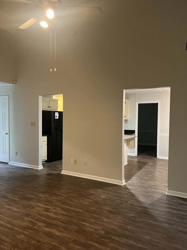 Building Photo - 1080 Sharon Pl