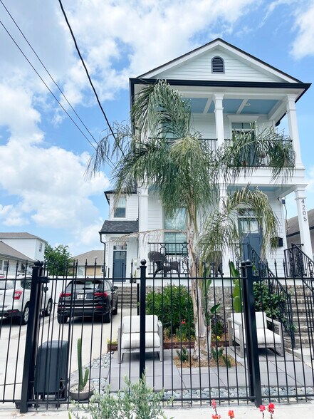 Building Photo - 4205 S Prieur St
