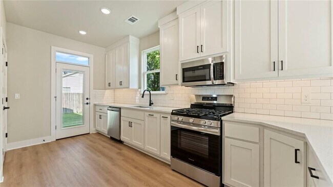 Building Photo - 1303 SW Journey Ln