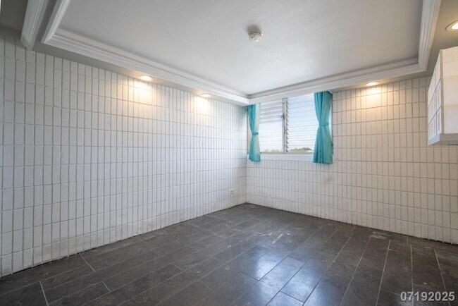 Building Photo - $2,600 / 2br - 730ft2 - 2 Bed 1 Bath Condo...