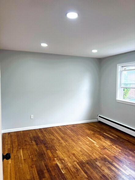 Building Photo - 916 Stuyvesant Ave
