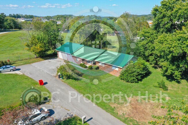 Building Photo - 118 Carter Ln