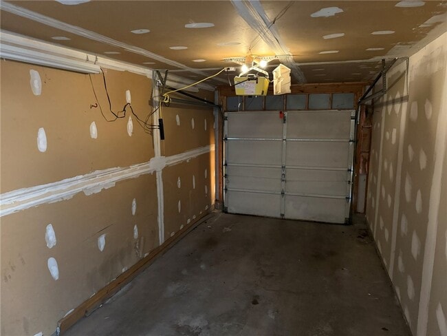 Building Photo - 116 Jordache Ln
