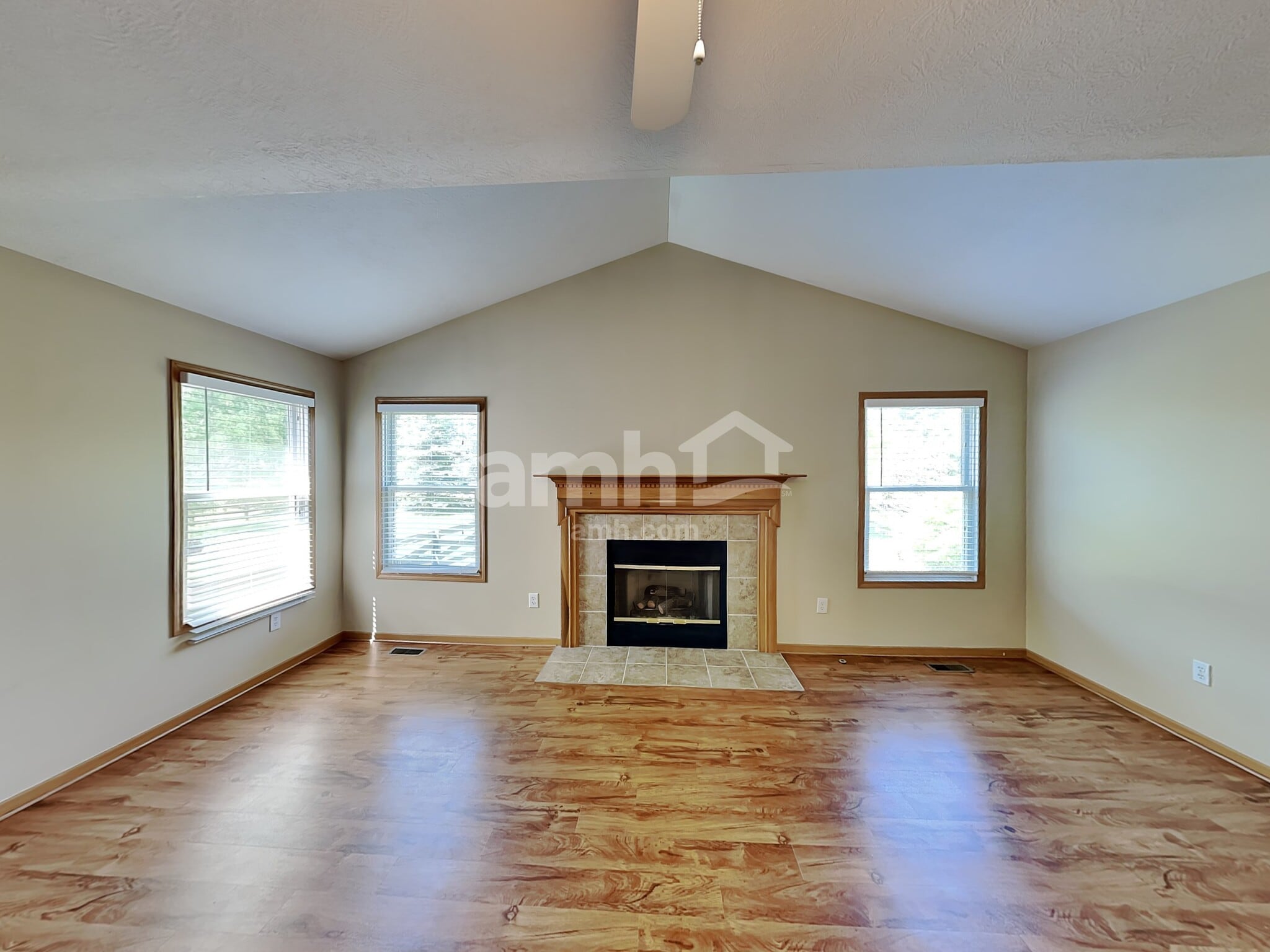 Building Photo - 2395 Featherwood Dr