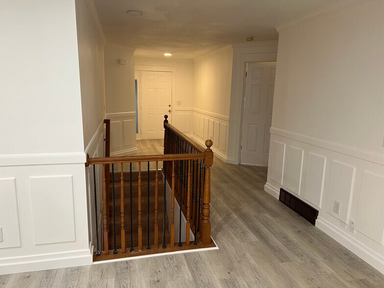 Building Photo - 7164 S Ponderosa Dr