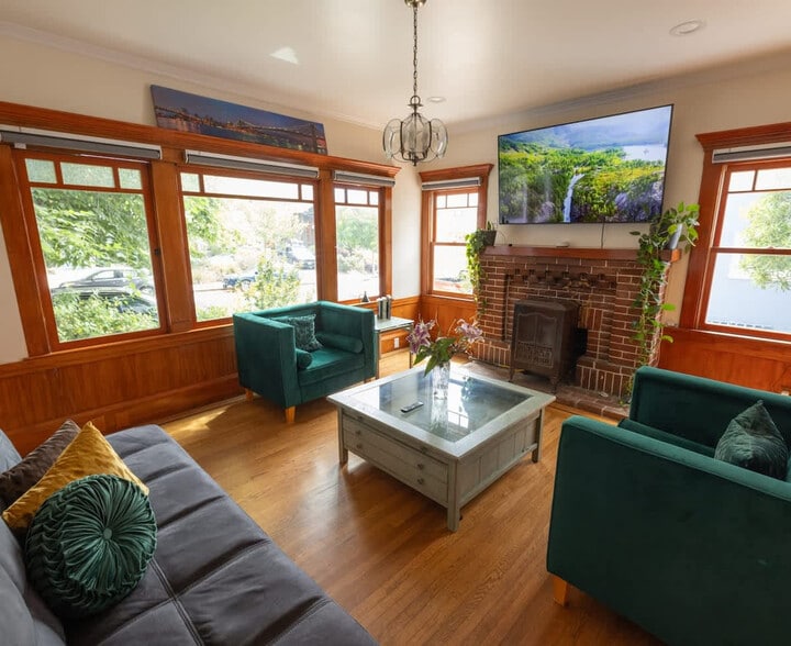 Building Photo - 3148 College Ave