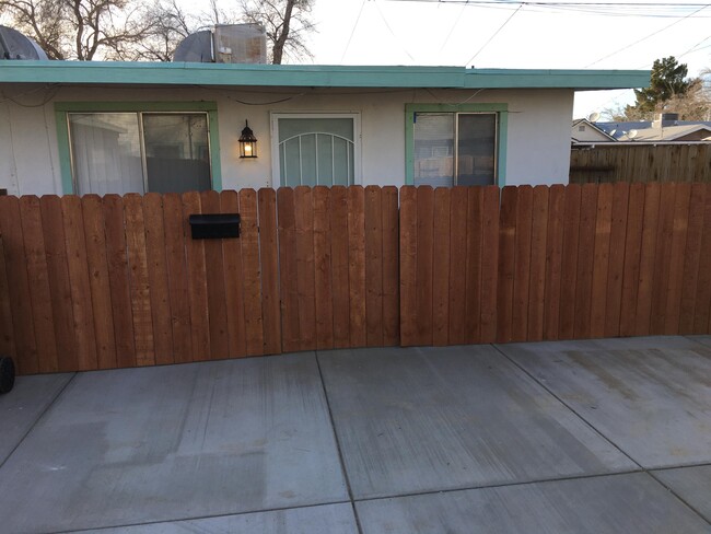Building Photo - 44621 Cedar Ave