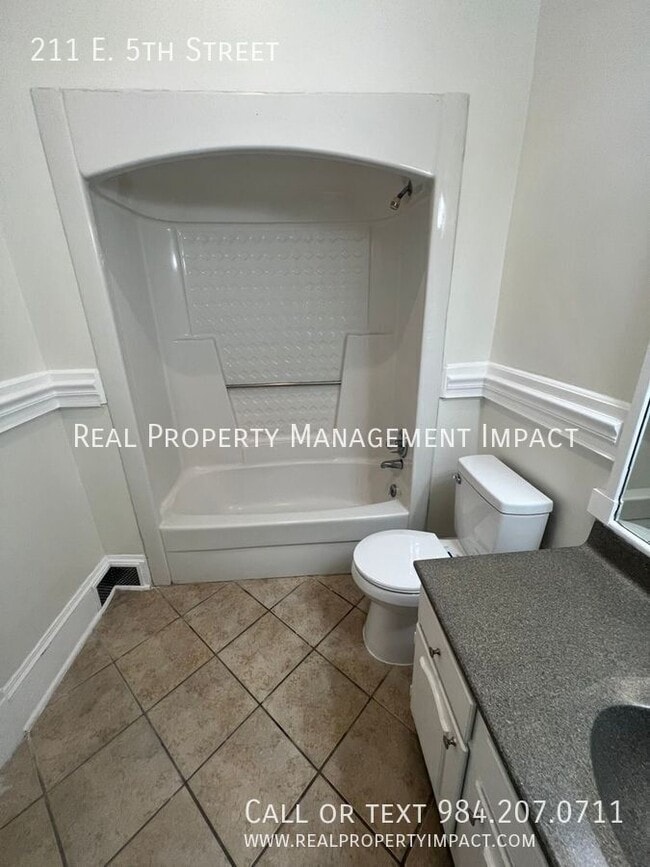 Building Photo - 211 E 5th St