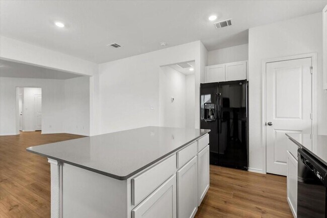 Building Photo - 104 Winged Foot Ct