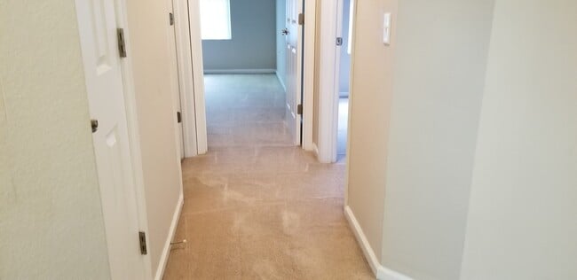 Building Photo - Coming Soon To Tour! Lake City Pet Friendl...