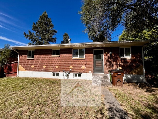 Building Photo - 521 Yellowstone Rd