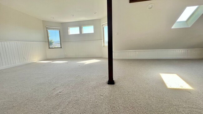 Building Photo - 696-694-29th
