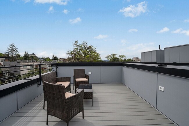 Building Photo - 1414 E Howell St