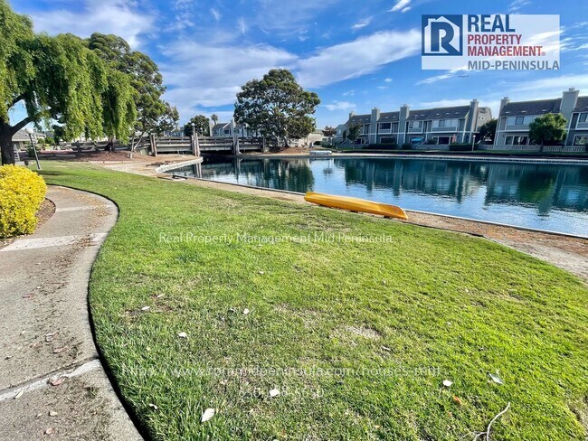 Building Photo - Stunning 2 Bedroom 1.5 Bathroom Waterfront Townhome in Foster City