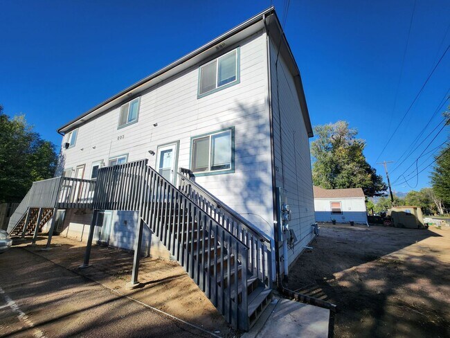 Building Photo - 803 S Logan Ave