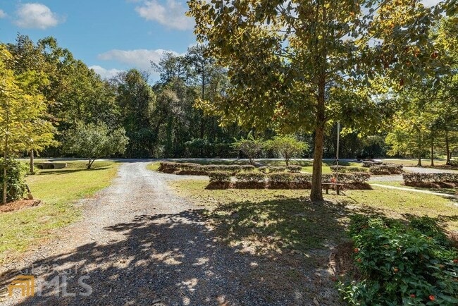 Building Photo - 404 E First St