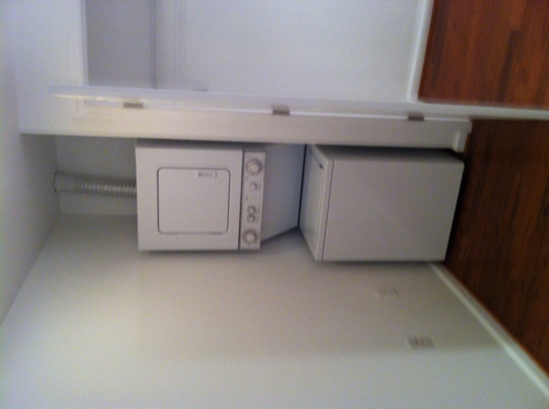 Building Photo - 1629 L St NE