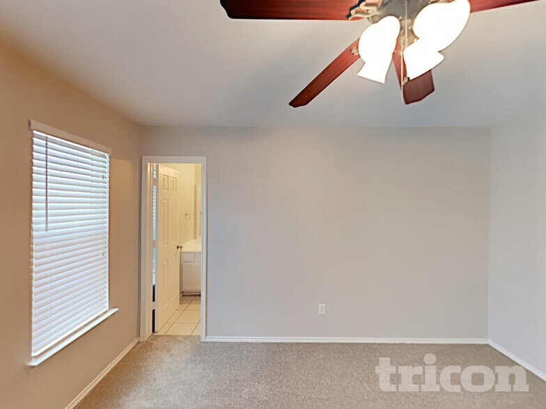 Building Photo - 1300 Pine Ln