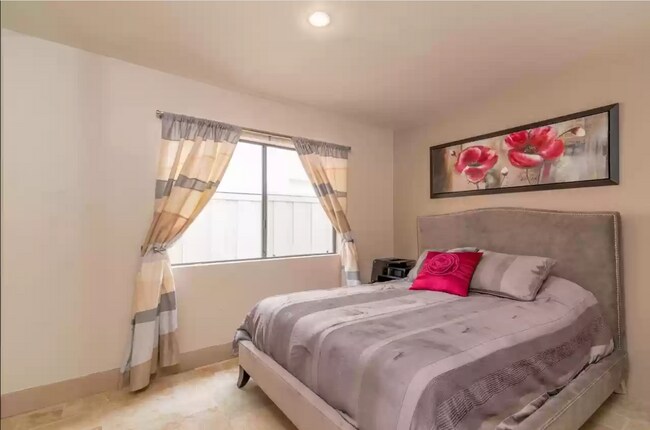 Guest Room (1st floor) - 4026 Caminito Cassis