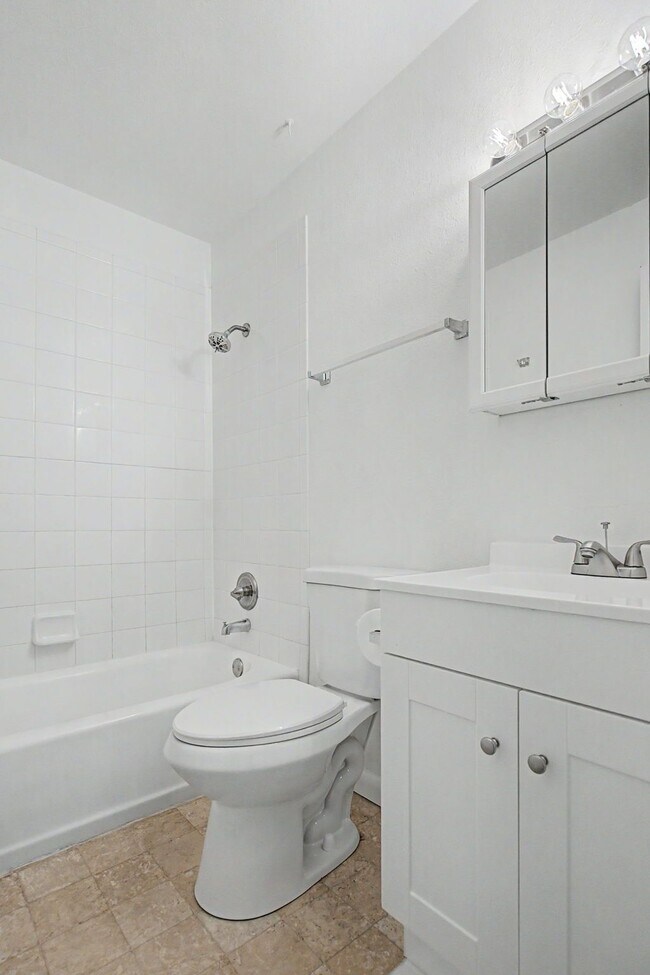 Building Photo - 1163 Cree Dr