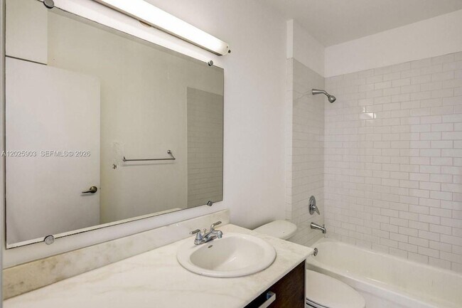 Building Photo - 2525 SW 3rd Ave