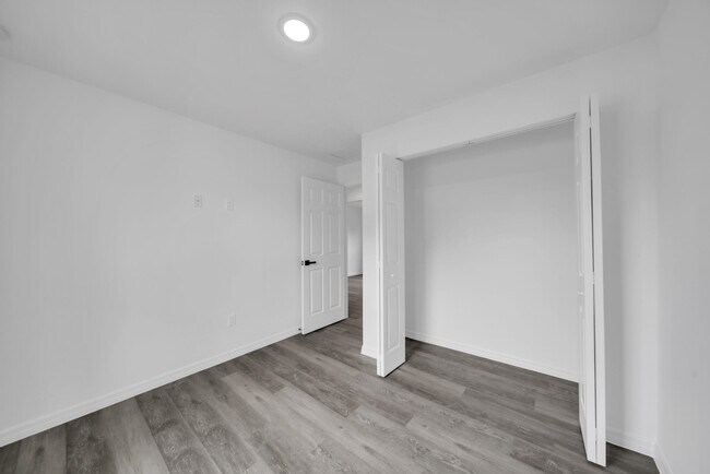 Building Photo - 382 McArthur Blvd