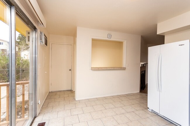 Building Photo - Stunning Ranch Style Home in East Colorado Springs!