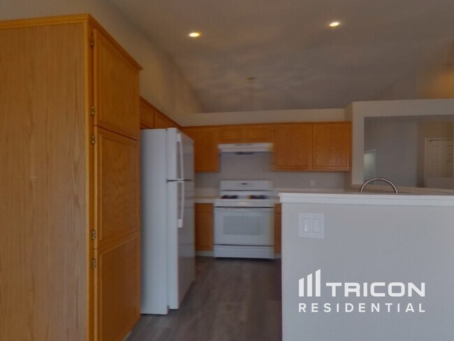 Building Photo - 8431 Silver Shores Dr