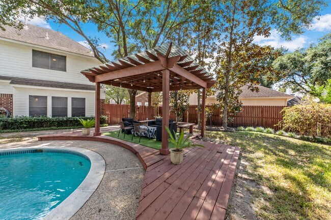 Building Photo - 15826 Jamie Lee Dr
